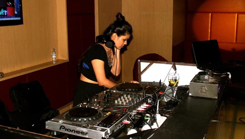 female disco jockey kalyan-dombivli