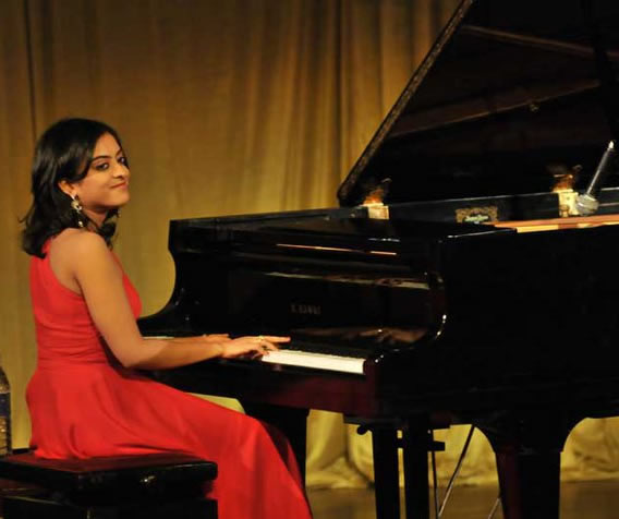 female piano player kalyan-dombivli